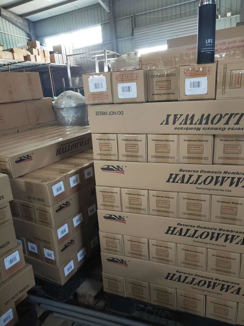 唐山一家日本企業上的2噸反滲透純凈水設備，工廠生產車間對電子設備沖洗用水